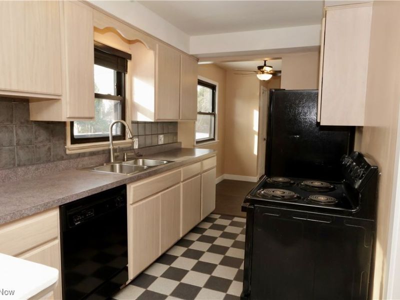 4440 E Lake Road, Sheffield Lake, OH 44054 Photo 10