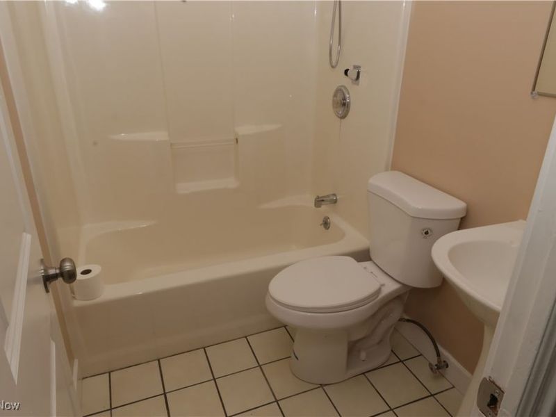 4440 E Lake Road, Sheffield Lake, OH 44054 Photo 23