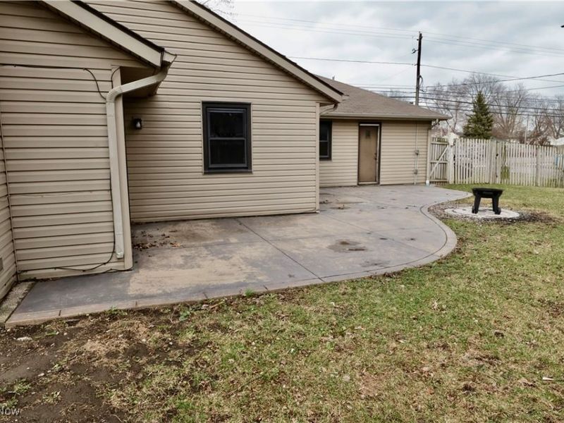 4440 E Lake Road, Sheffield Lake, OH 44054 Photo 6