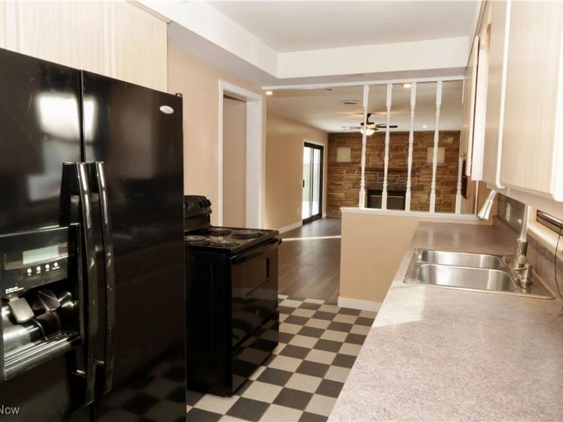 4440 E Lake Road, Sheffield Lake, OH 44054 Photo 8