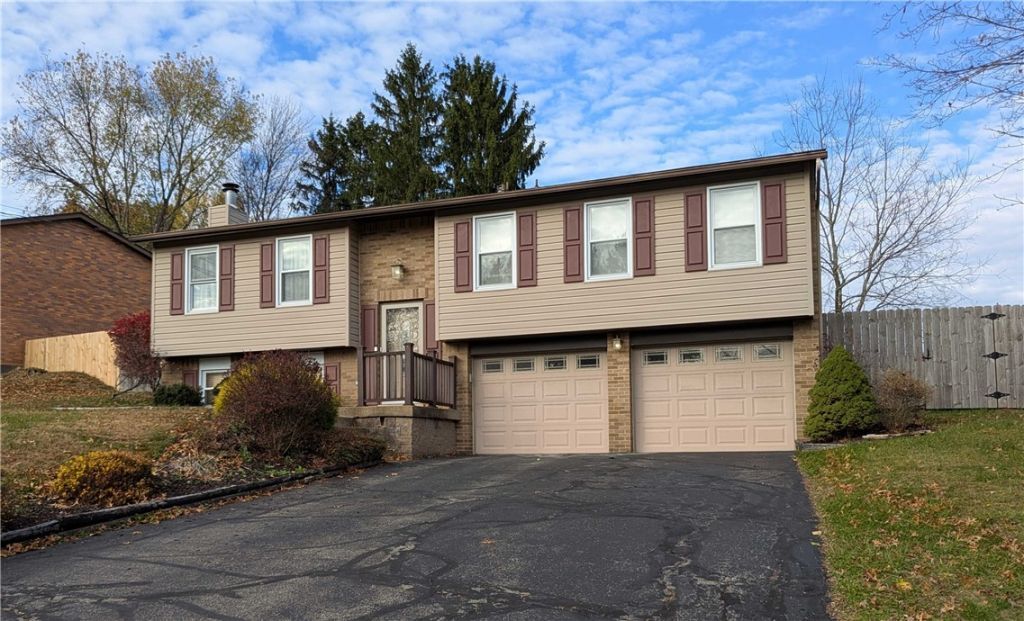 104 Teton Dr, Pittsburgh, PA 15239 Main Photo