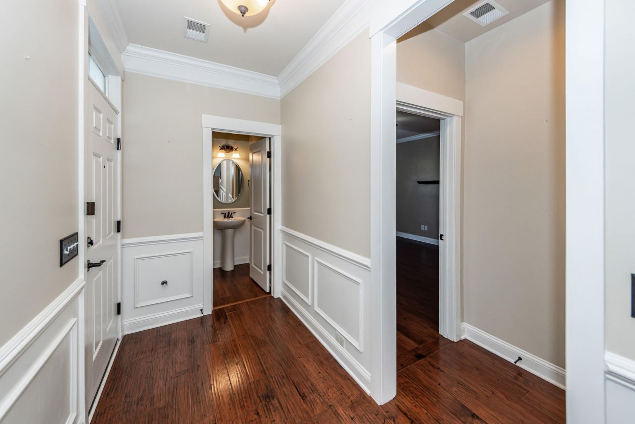 111 Hemlock Street Photo 10