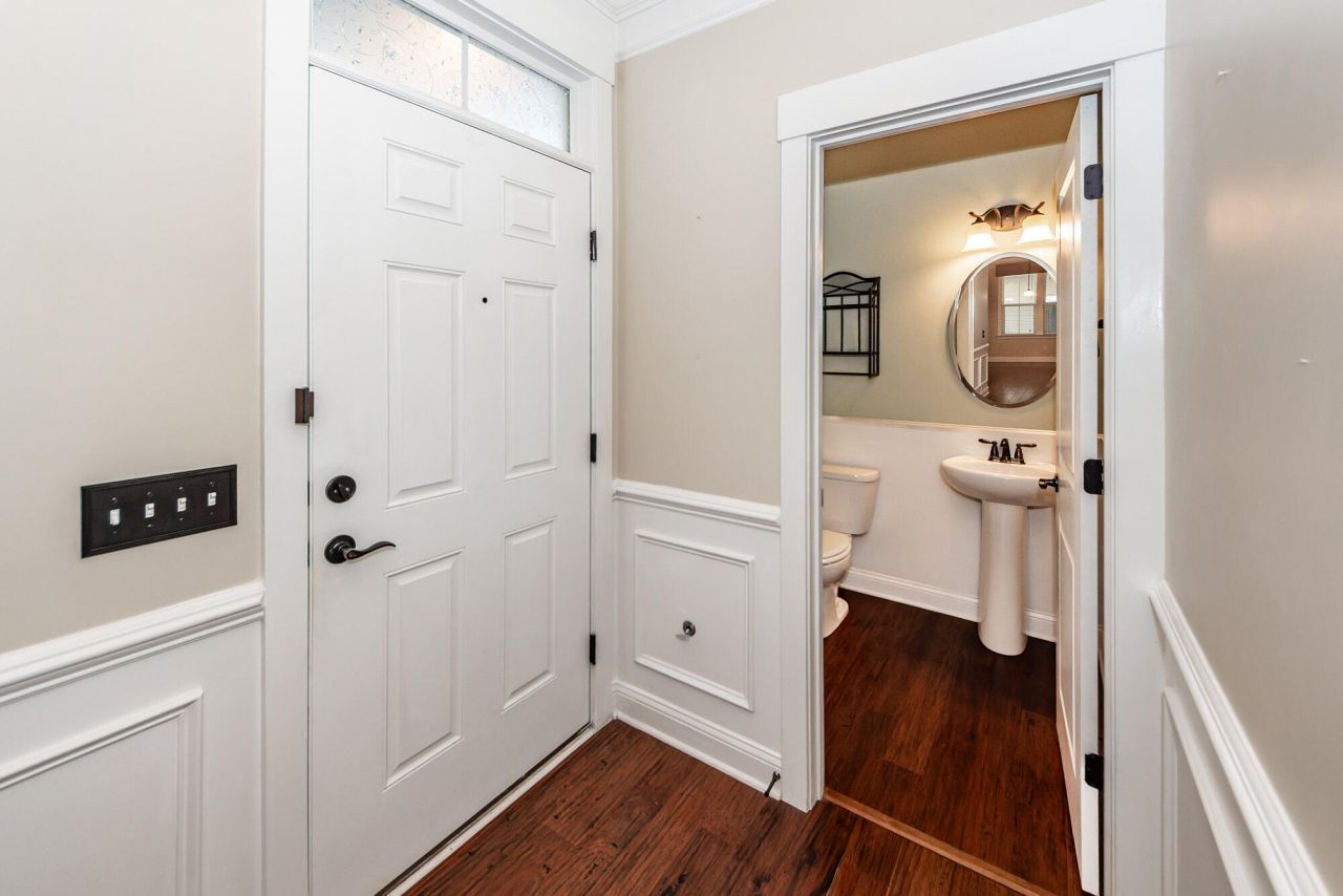 111 Hemlock Street Photo 11