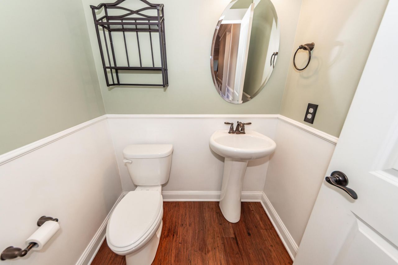 111 Hemlock Street Photo 12