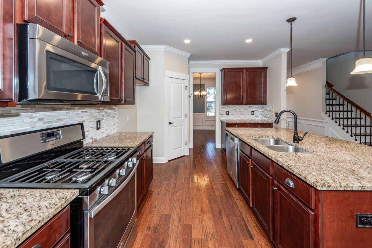 111 Hemlock Street Photo 15