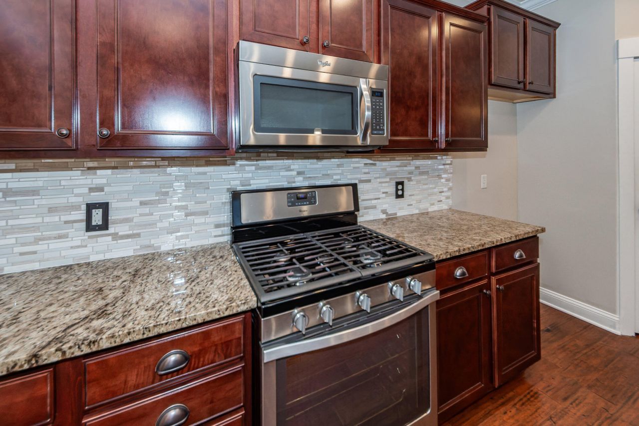 111 Hemlock Street Photo 19