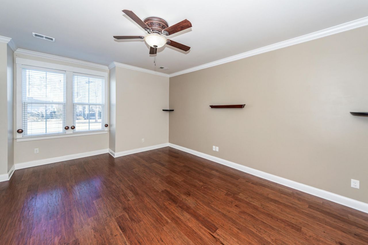 111 Hemlock Street Photo 25