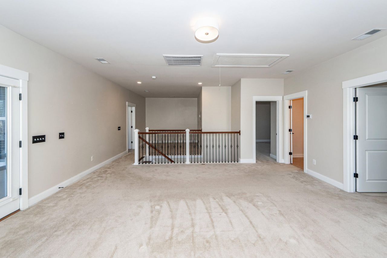 111 Hemlock Street Photo 34