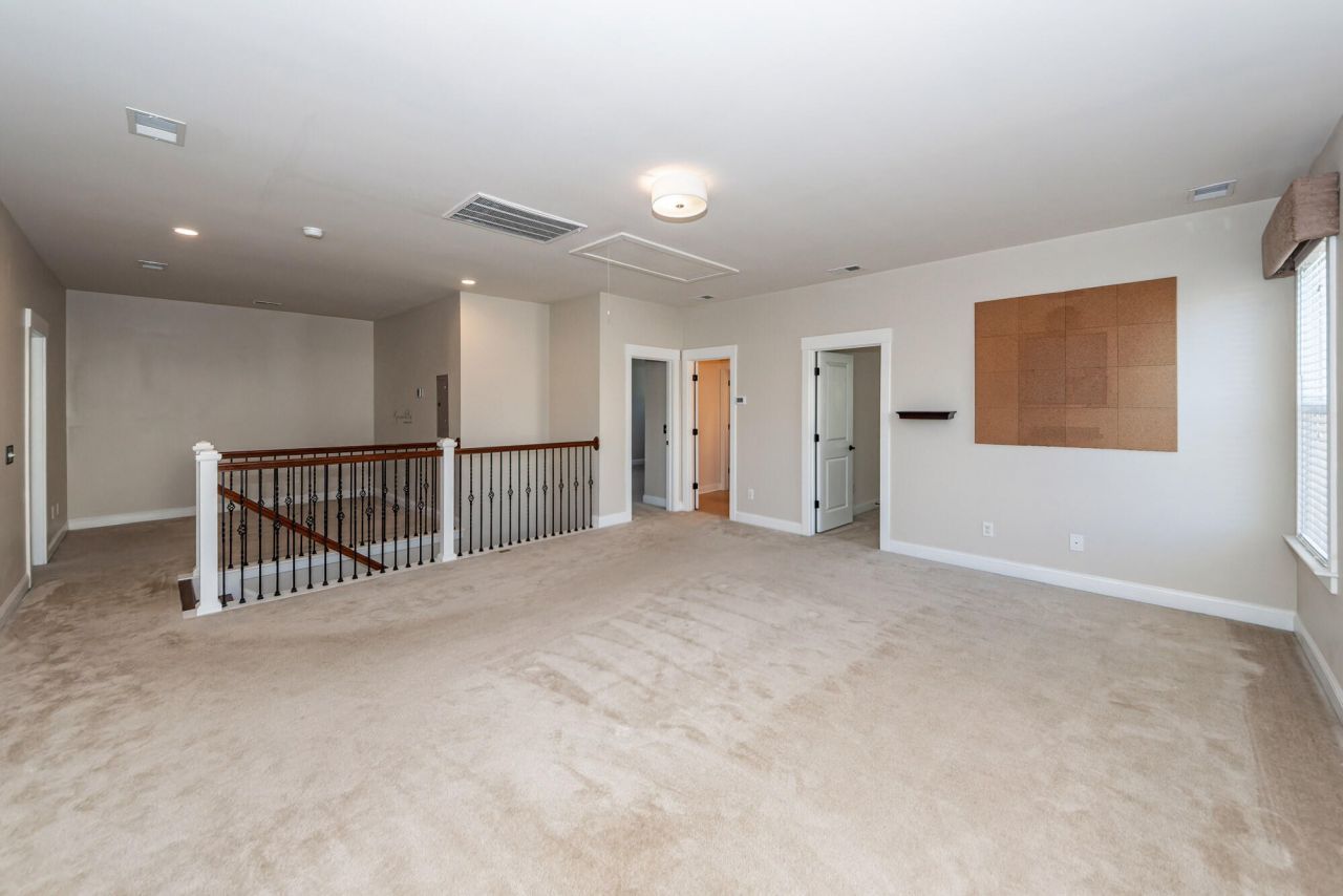 111 Hemlock Street Photo 36