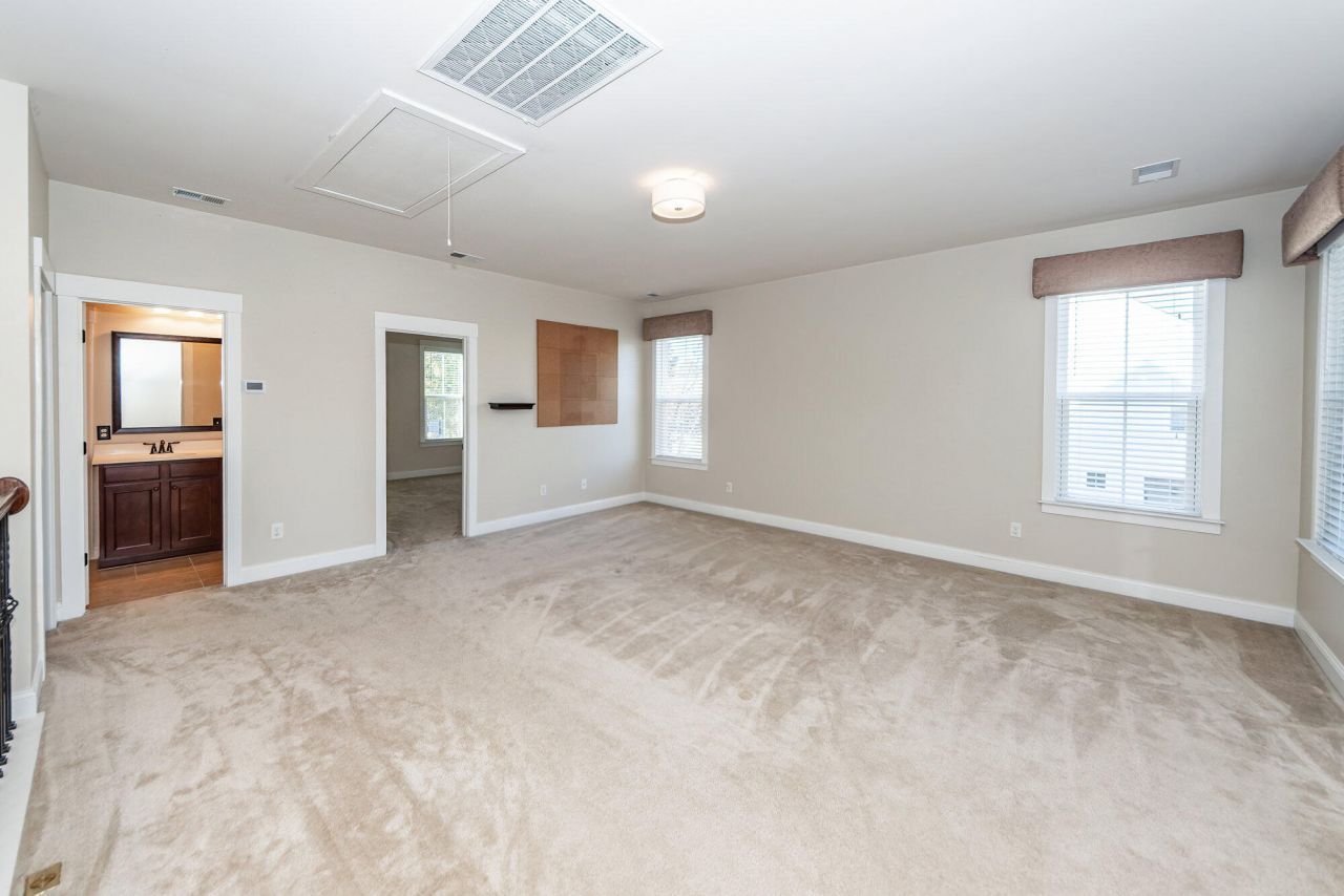 111 Hemlock Street Photo 37