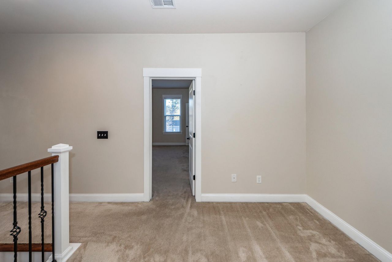 111 Hemlock Street Photo 39