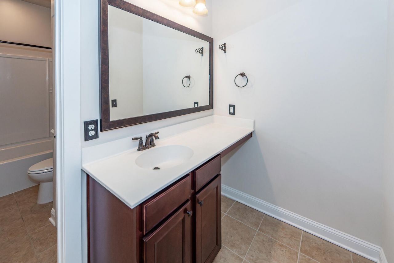 111 Hemlock Street Photo 50