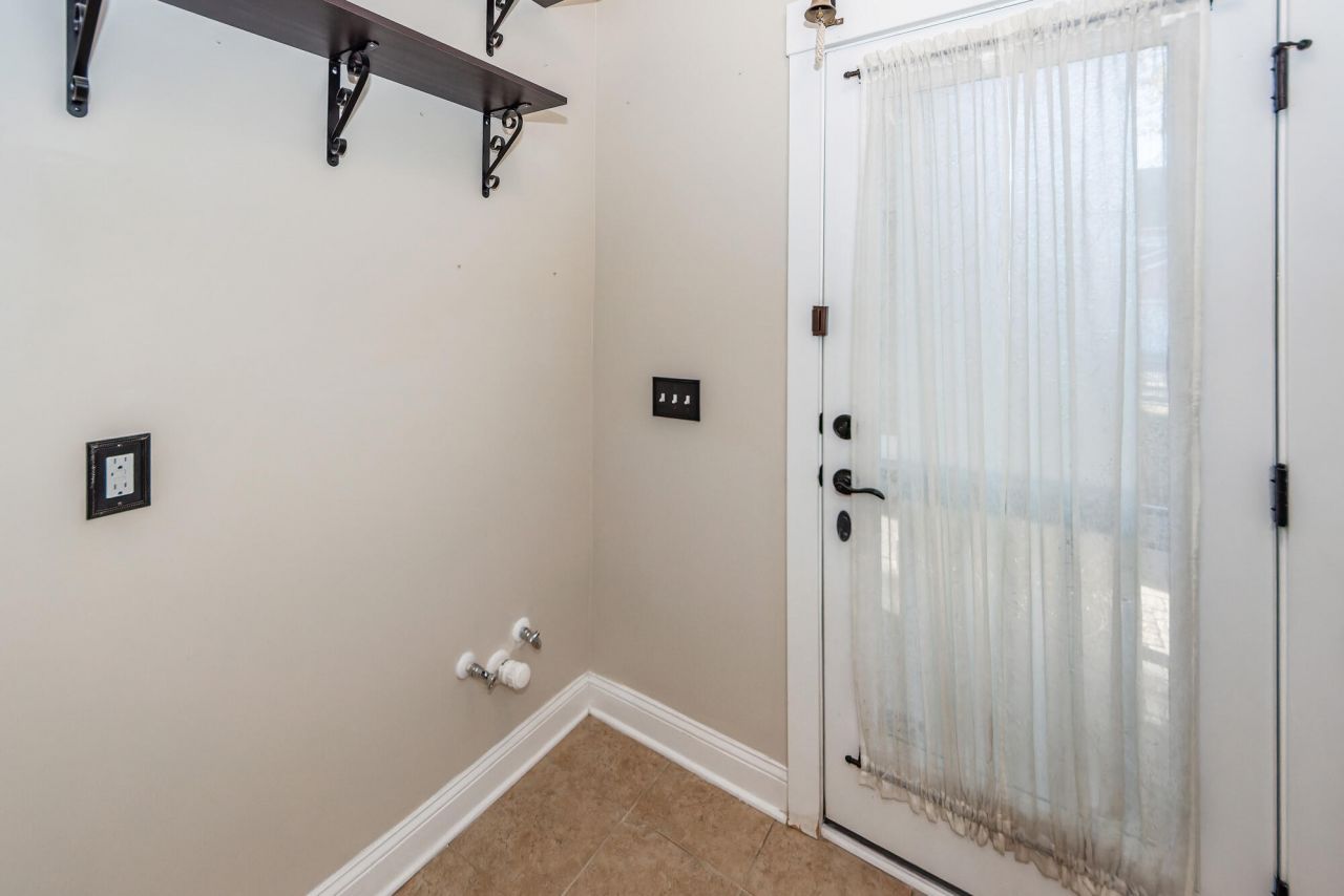 111 Hemlock Street Photo 54