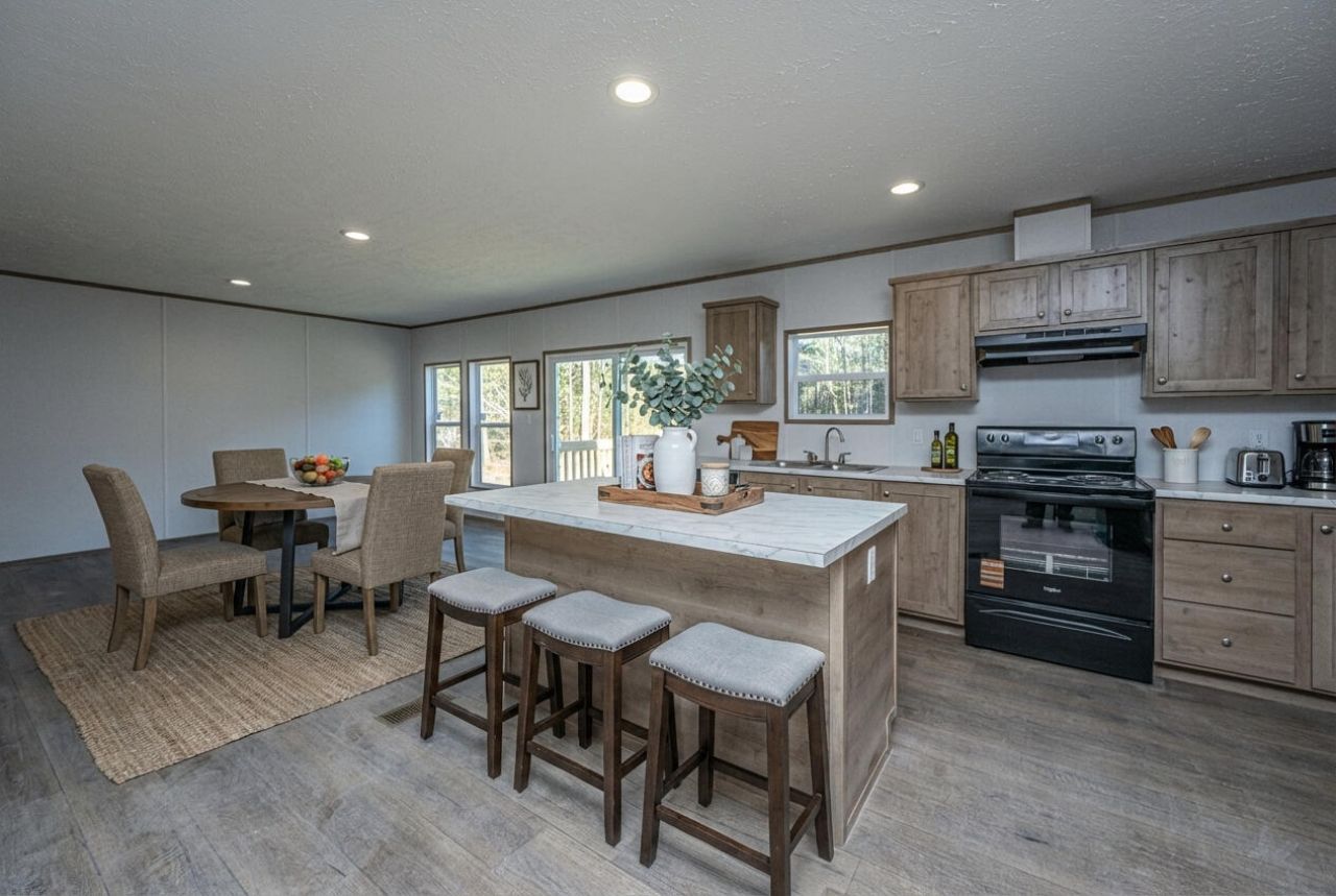 2896 Harristown Road Photo 3