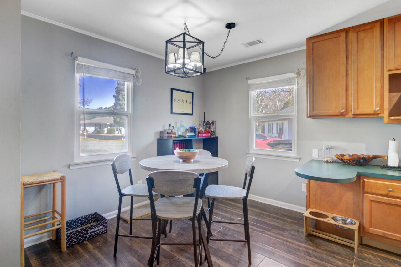 100 John Court Photo 10