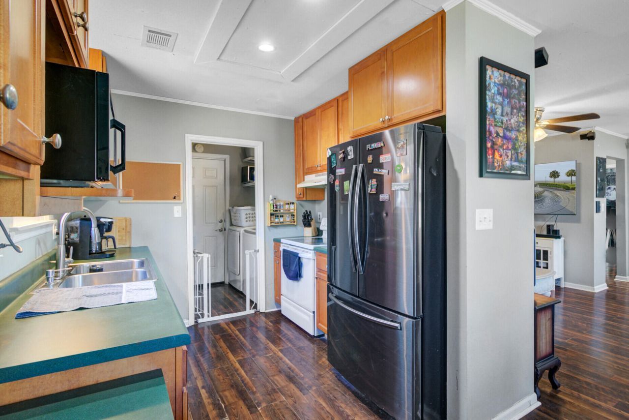 100 John Court Photo 12