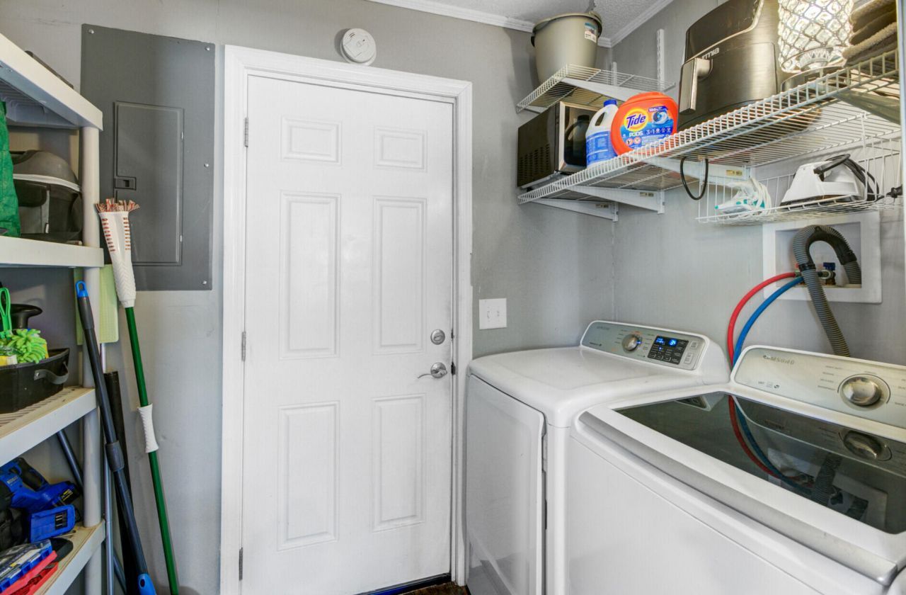 100 John Court Photo 16