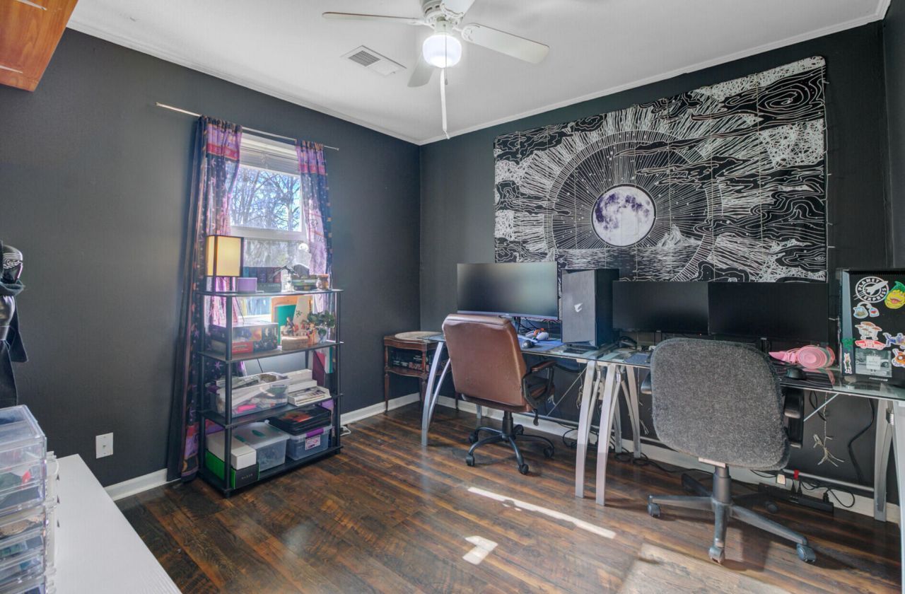 100 John Court Photo 17