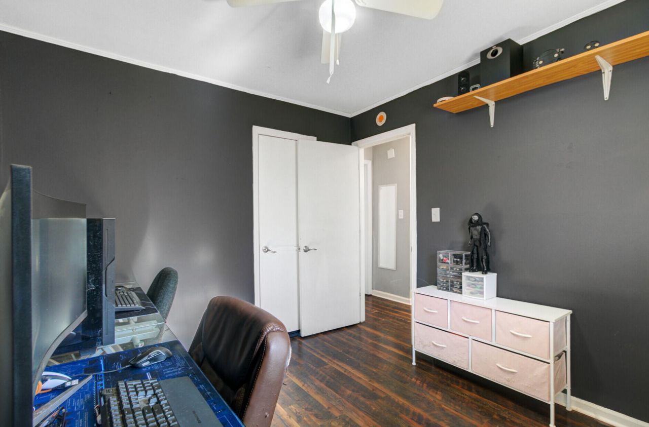 100 John Court Photo 18