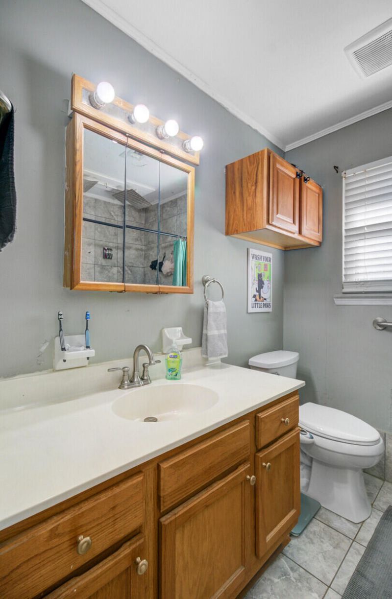 100 John Court Photo 19