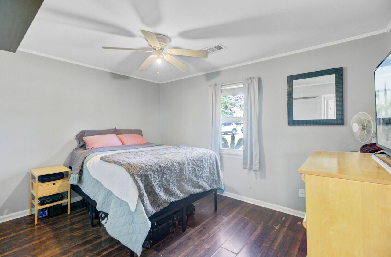 100 John Court Photo 21