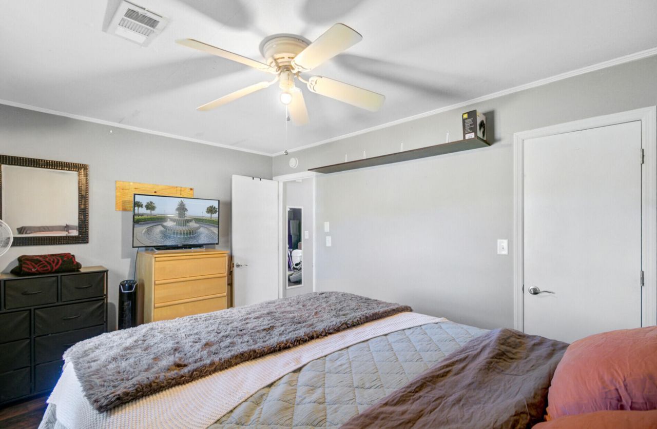 100 John Court Photo 22