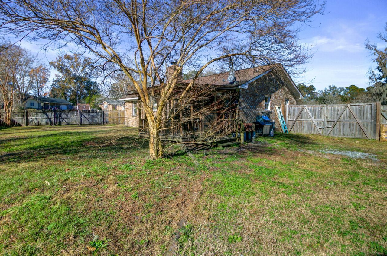 100 John Court Photo 24