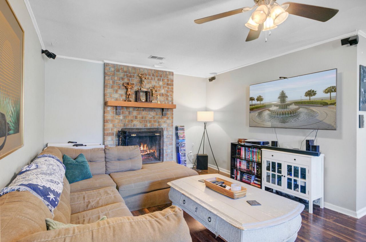 100 John Court Photo 8