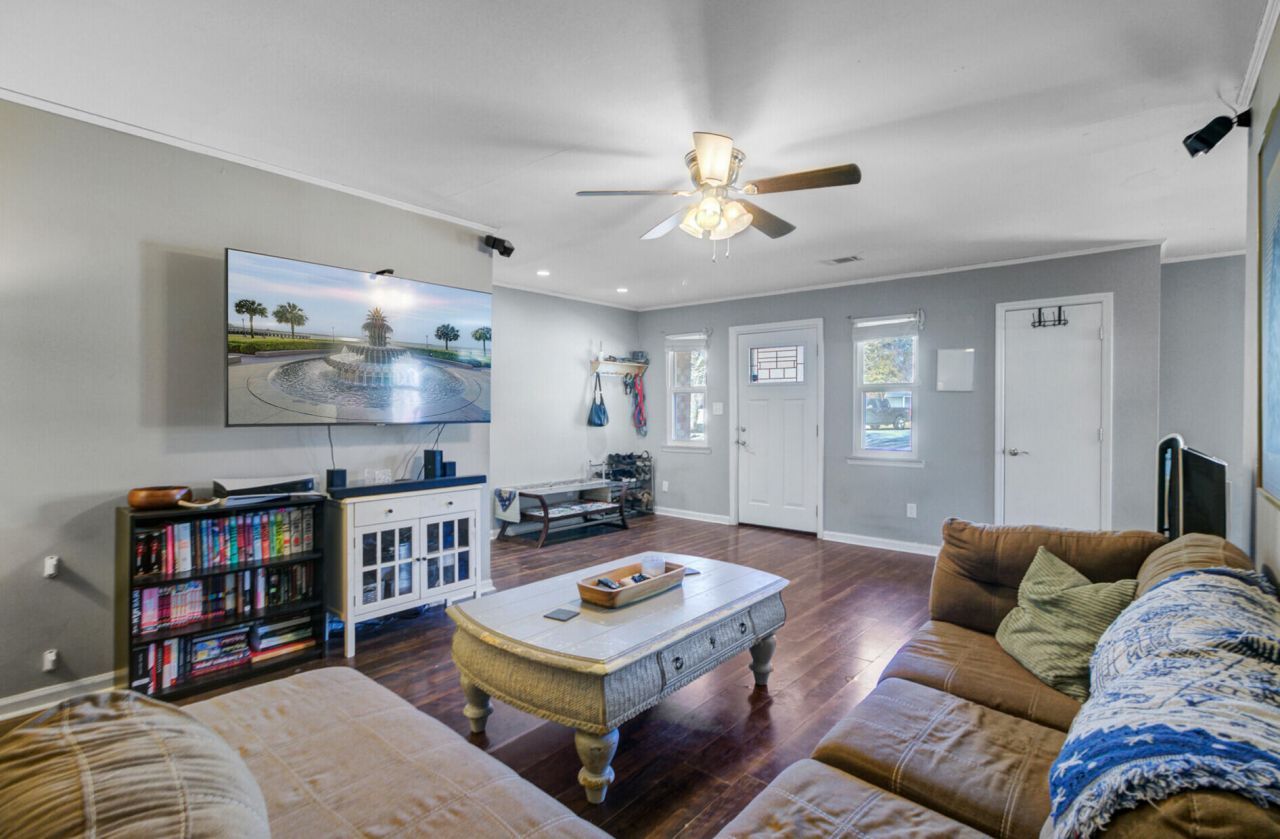 100 John Court Photo 9