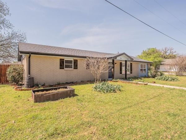 302 E Washington Street, Alvord, TX 76225