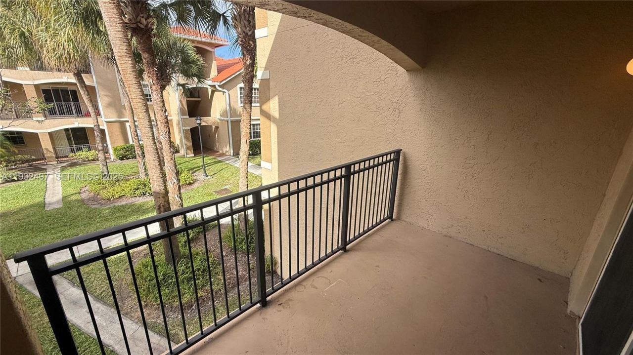 220 SW 116th Ave , Unit 15-206, Pembroke Pines, FL 33025 Photo