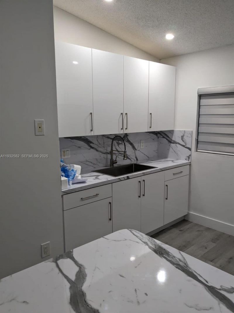 7956 W 29th Ln, Unit 201-5, Hialeah, FL 33018 Photo