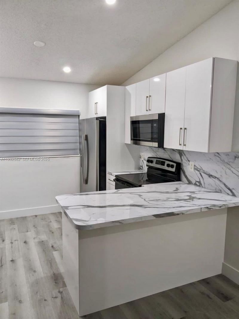 7956 W 29th Ln, Unit 201-5, Hialeah, FL 33018 Photo