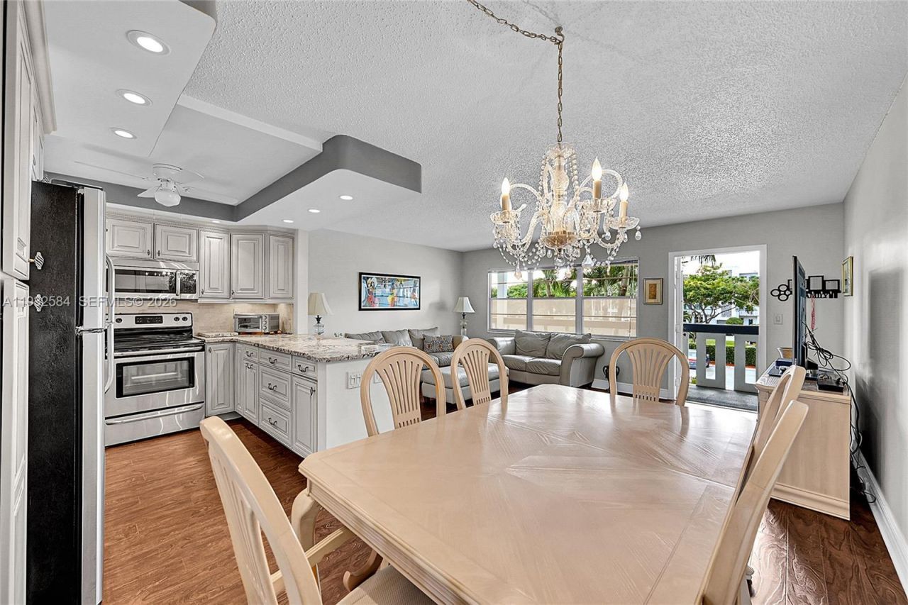 2009 Oakridge A, Unit 2009, Deerfield Beach, FL 33442 Main Photo