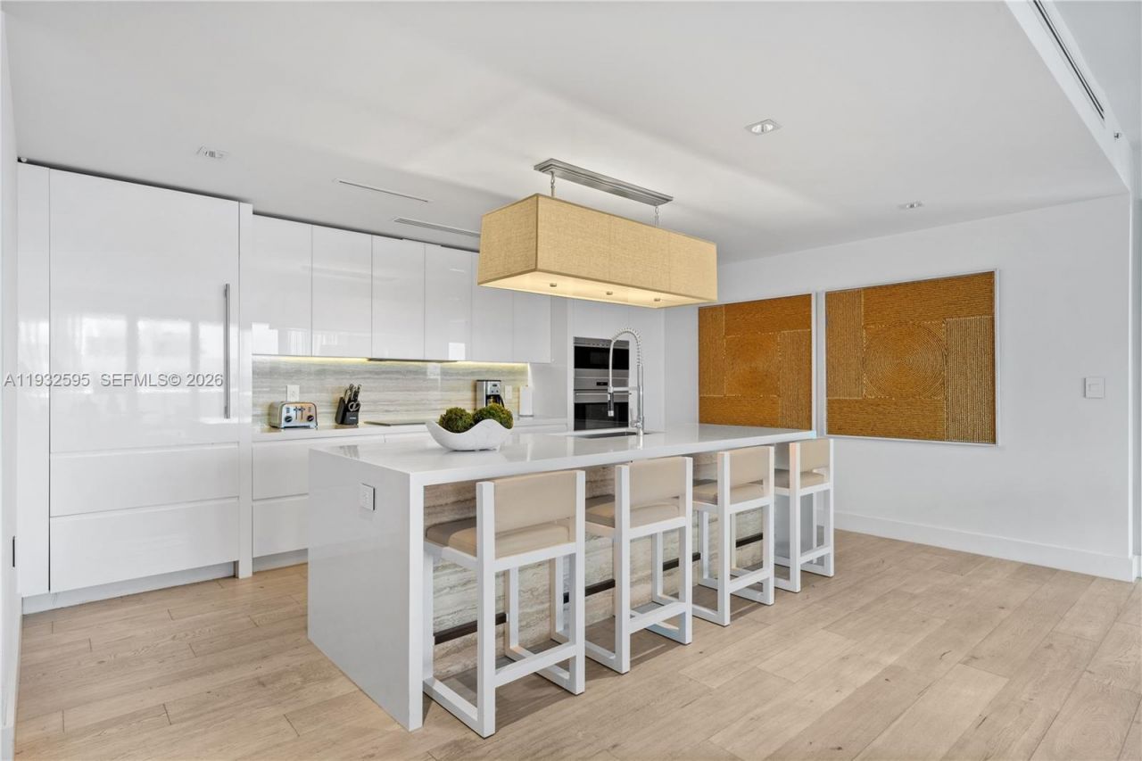 102 24th St, Unit PH-1706, Miami Beach, FL 33139 Photo