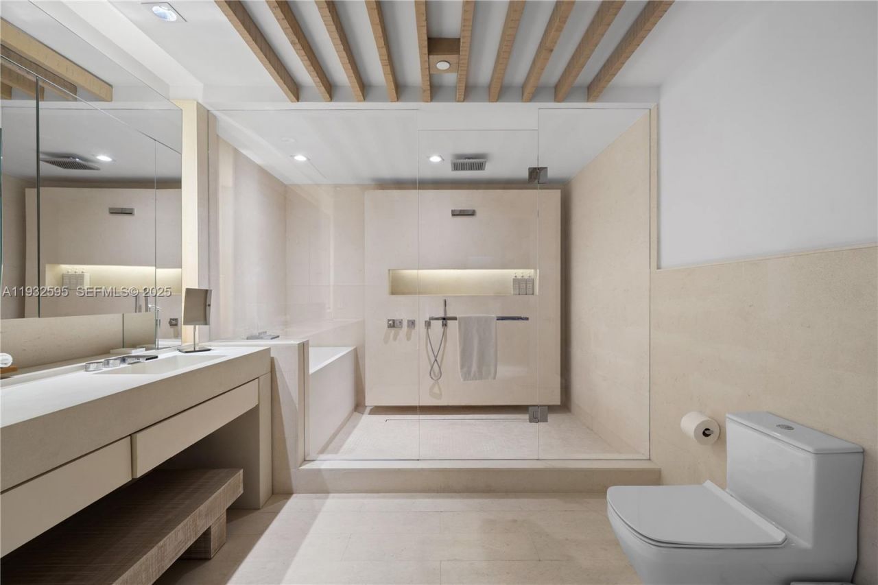 102 24th St, Unit PH-1706, Miami Beach, FL 33139 Photo