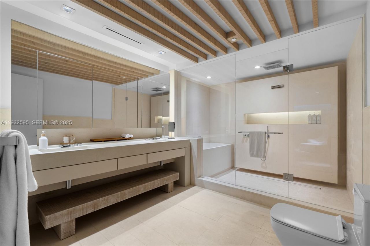 102 24th St, Unit PH-1706, Miami Beach, FL 33139 Photo