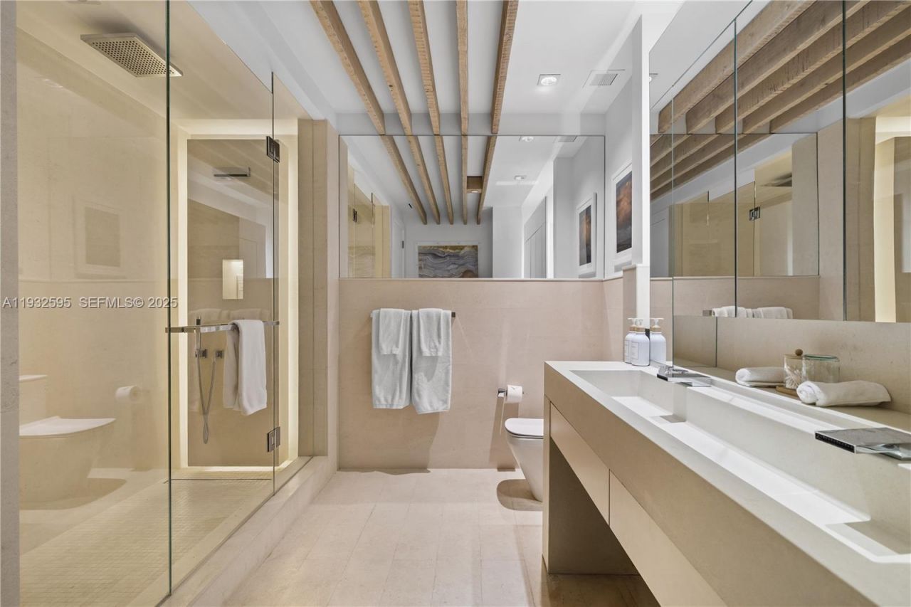 102 24th St, Unit PH-1706, Miami Beach, FL 33139 Photo