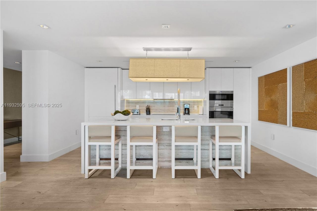 102 24th St, Unit PH-1706, Miami Beach, FL 33139 Photo