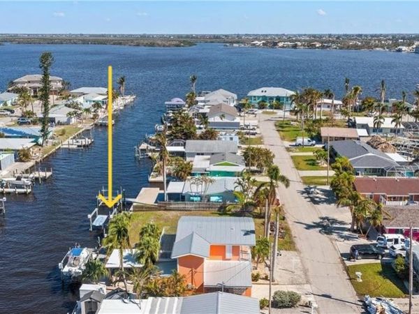 2596 Bayshore DR, MATLACHA, FL 33993