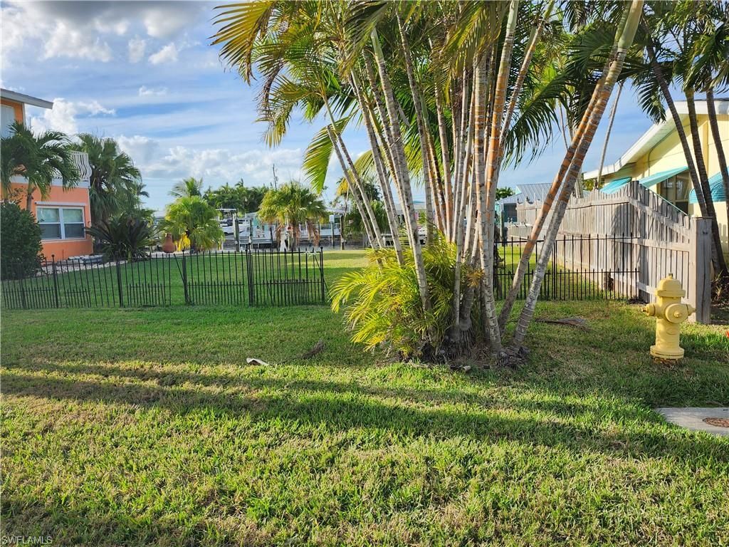 2596 Bayshore Dr, Matlacha, FL 33993 Photo