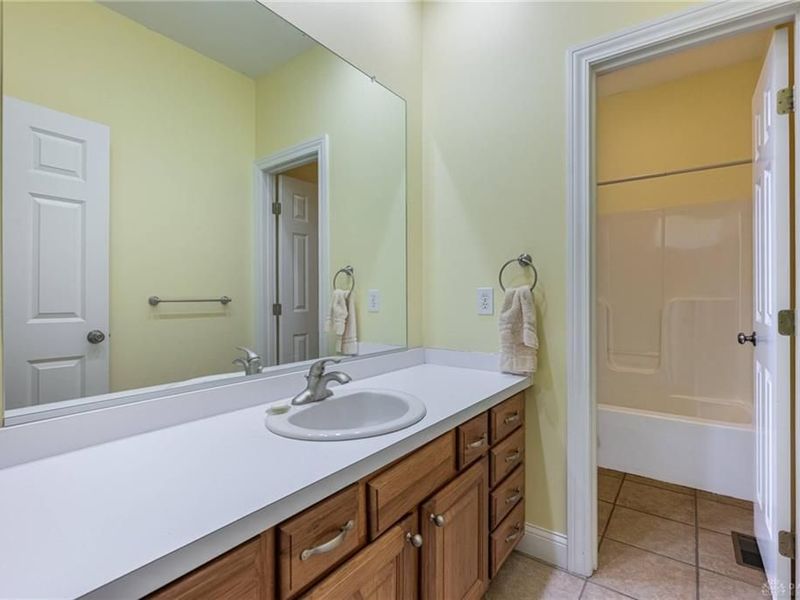 914 Hickory Trail Drive, Wilmington, OH 45177 Photo 16