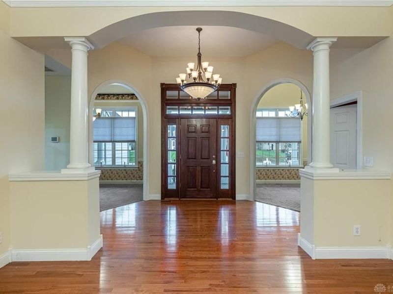 914 Hickory Trail Drive, Wilmington, OH 45177 Photo 2