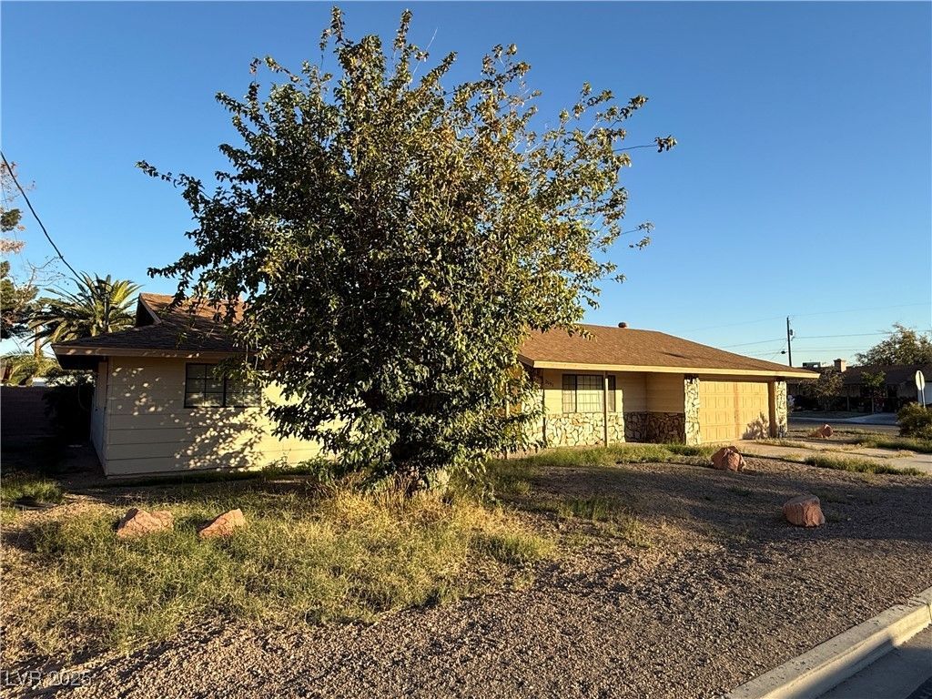 2090 Lucerne Street, Las Vegas, NV 89104 Main Photo