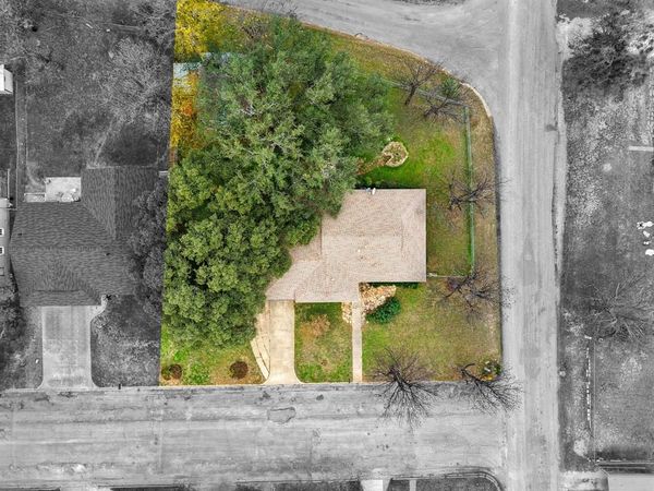 1002 W Woodlawn Street, San Saba, TX 76877