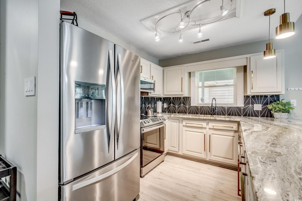 10056 Kings Rd. Photo 4