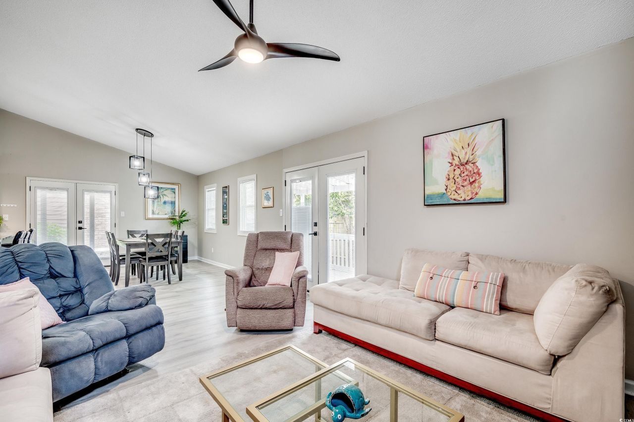 10056 Kings Rd. Photo 9