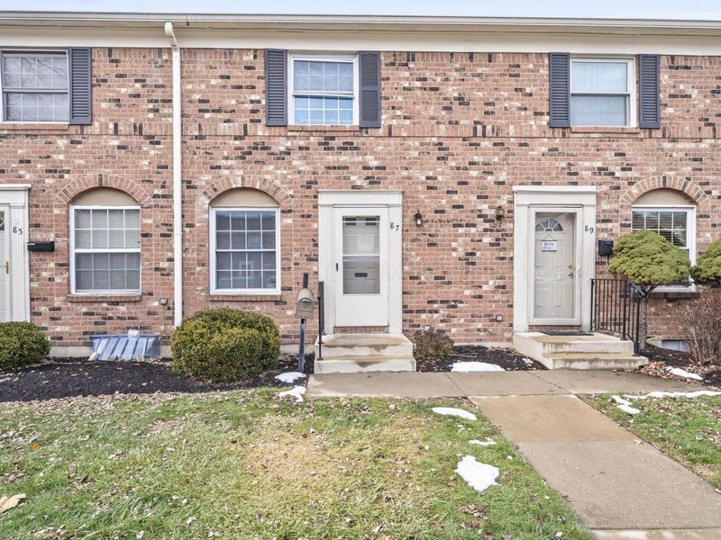 87 Tarryton Court W, Unit 18D, Columbus, OH 43228 Photo 1