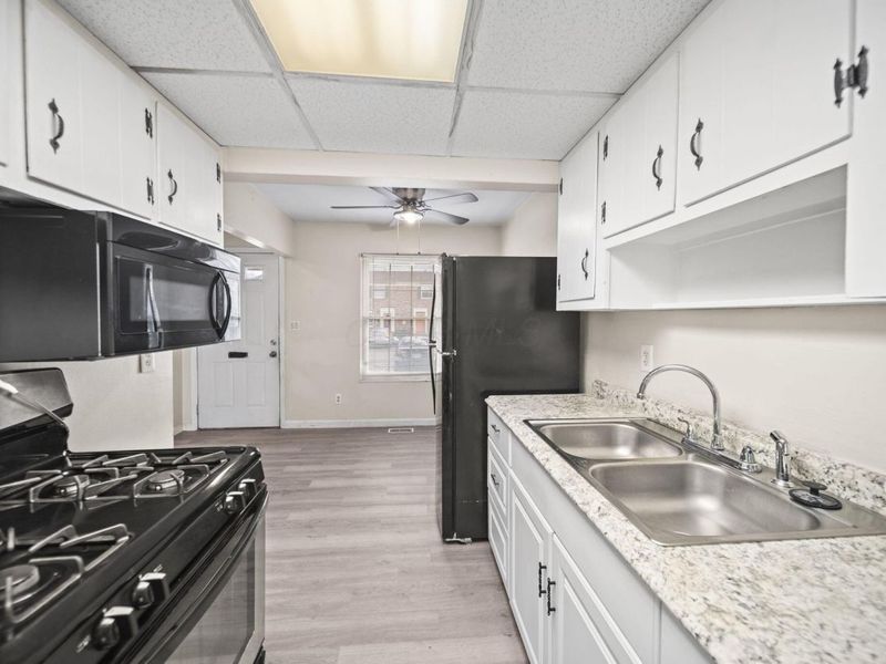 87 Tarryton Court W, Unit 18D, Columbus, OH 43228 Photo 15