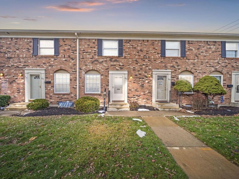 87 Tarryton Court W, Unit 18D, Columbus, OH 43228 Photo 2